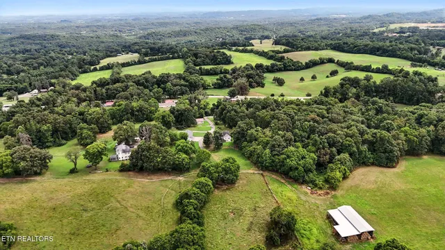 $1,299,900 | 125 Barnes Lane, Strawberry Plains, TN 37871