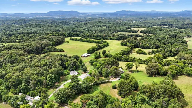 $1,299,900 | 125 Barnes Lane, Strawberry Plains, TN 37871