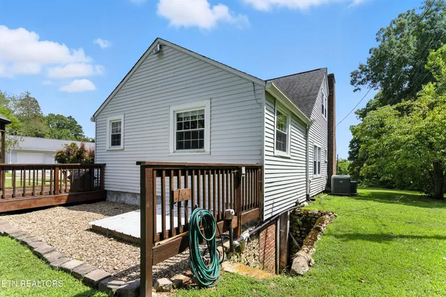 $1,299,900 | 125 Barnes Lane, Strawberry Plains, TN 37871