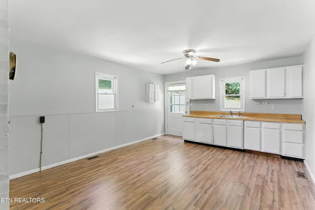 $1,299,900 | 125 Barnes Lane, Strawberry Plains, TN 37871