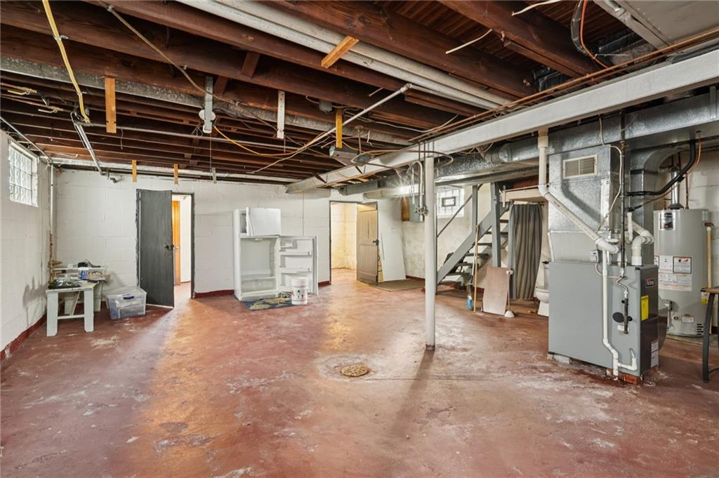 1910 Ridge Avenue New Kensington, PA 15068 - Photo 37 of 50 a view of empty room with wooden walls