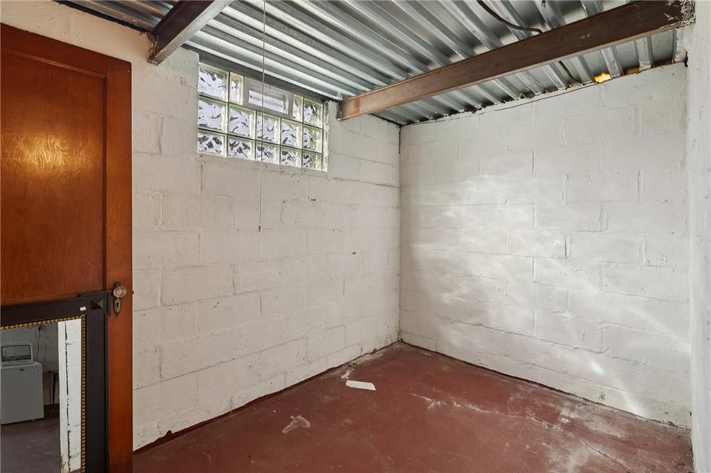 1910 Ridge Avenue New Kensington, PA 15068 - Photo 38 of 50 a view of a hallway