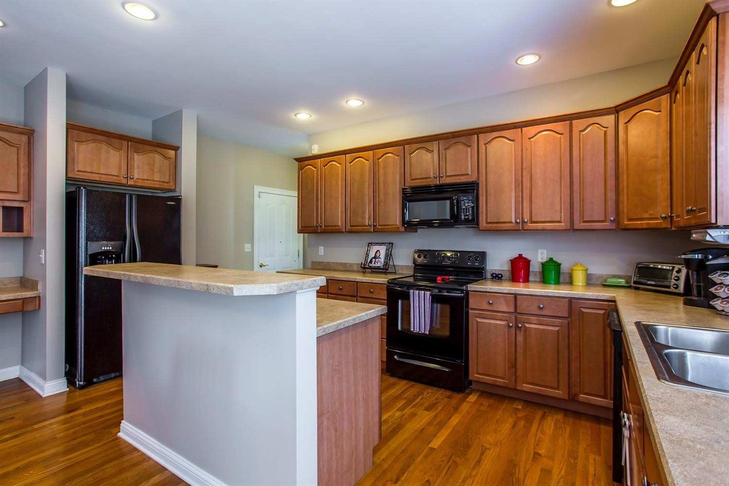 3773 Ridgeview Way Lexington, KY 40509 - Photo 9 of 47 All kitchen appliances convey includding