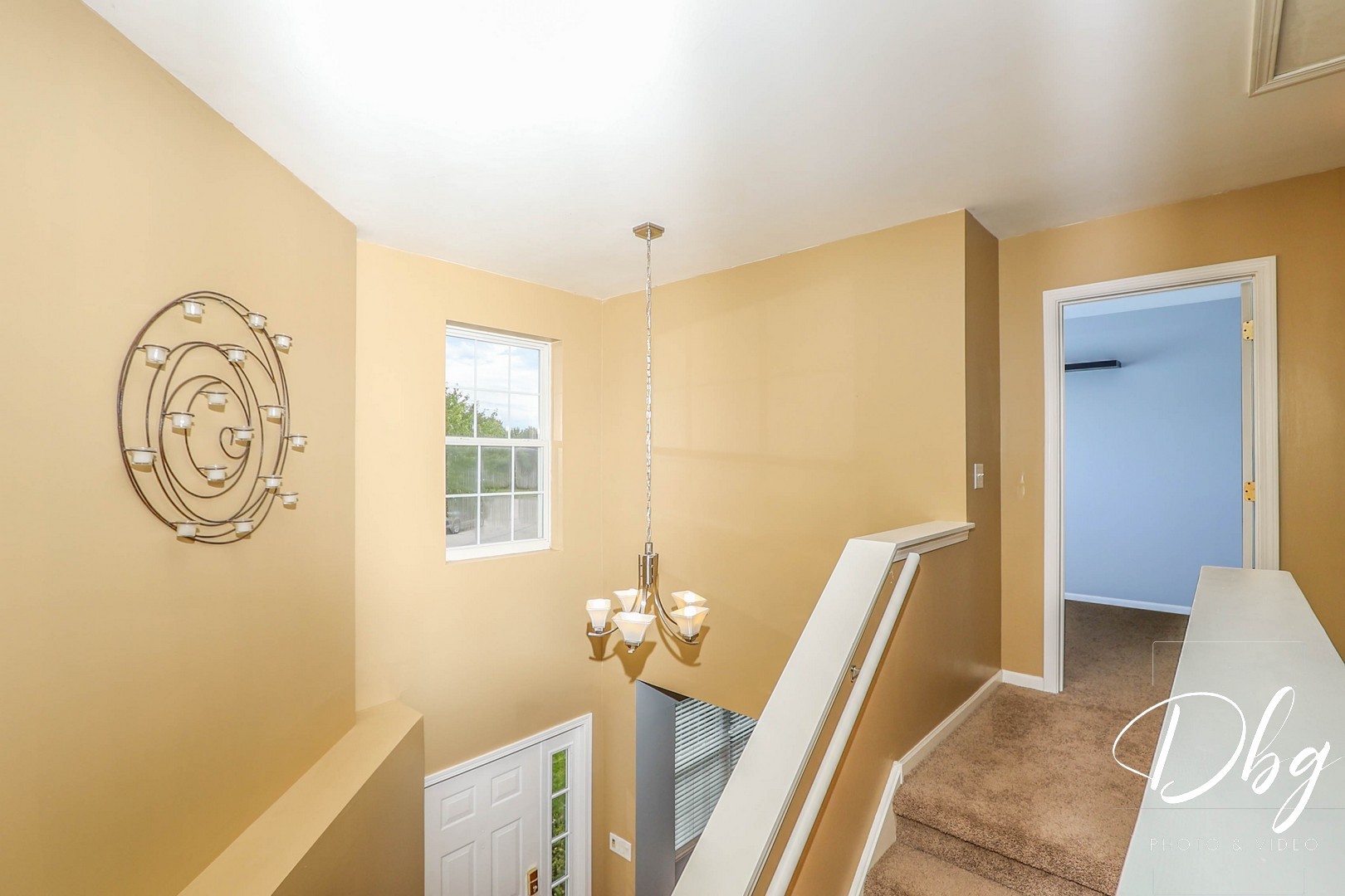 250 Jasmine Circle Lindenhurst, IL 60046 - Photo 12 of 24 a view of a hallway with seating area