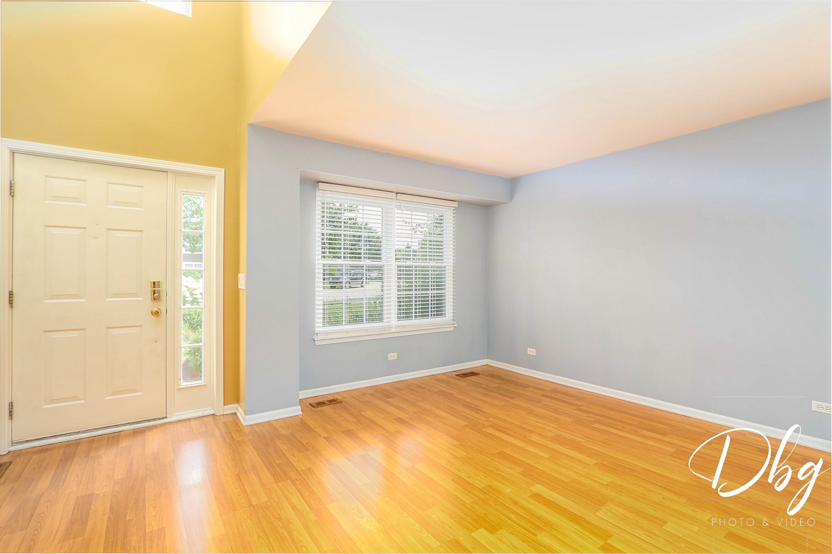 250 Jasmine Circle Lindenhurst, IL 60046 - Photo 5 of 24 a view of an empty room