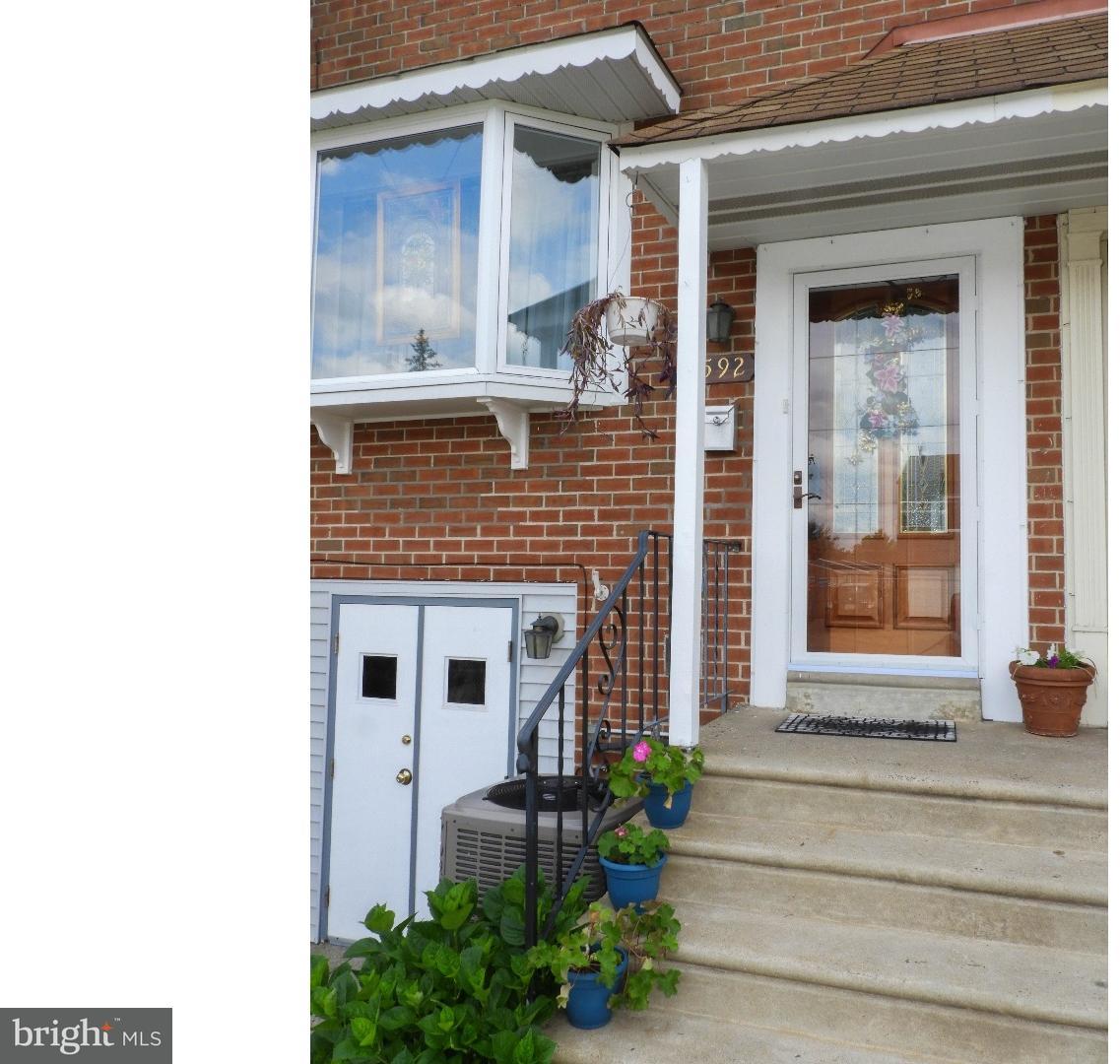 3592 Dows Road Philadelphia, PA 19154 - Photo 2 of 20 Exterior Front