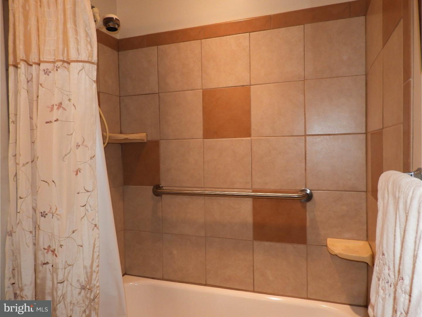 3592 Dows Road Philadelphia, PA 19154 - Photo 12 of 20 Bathroom