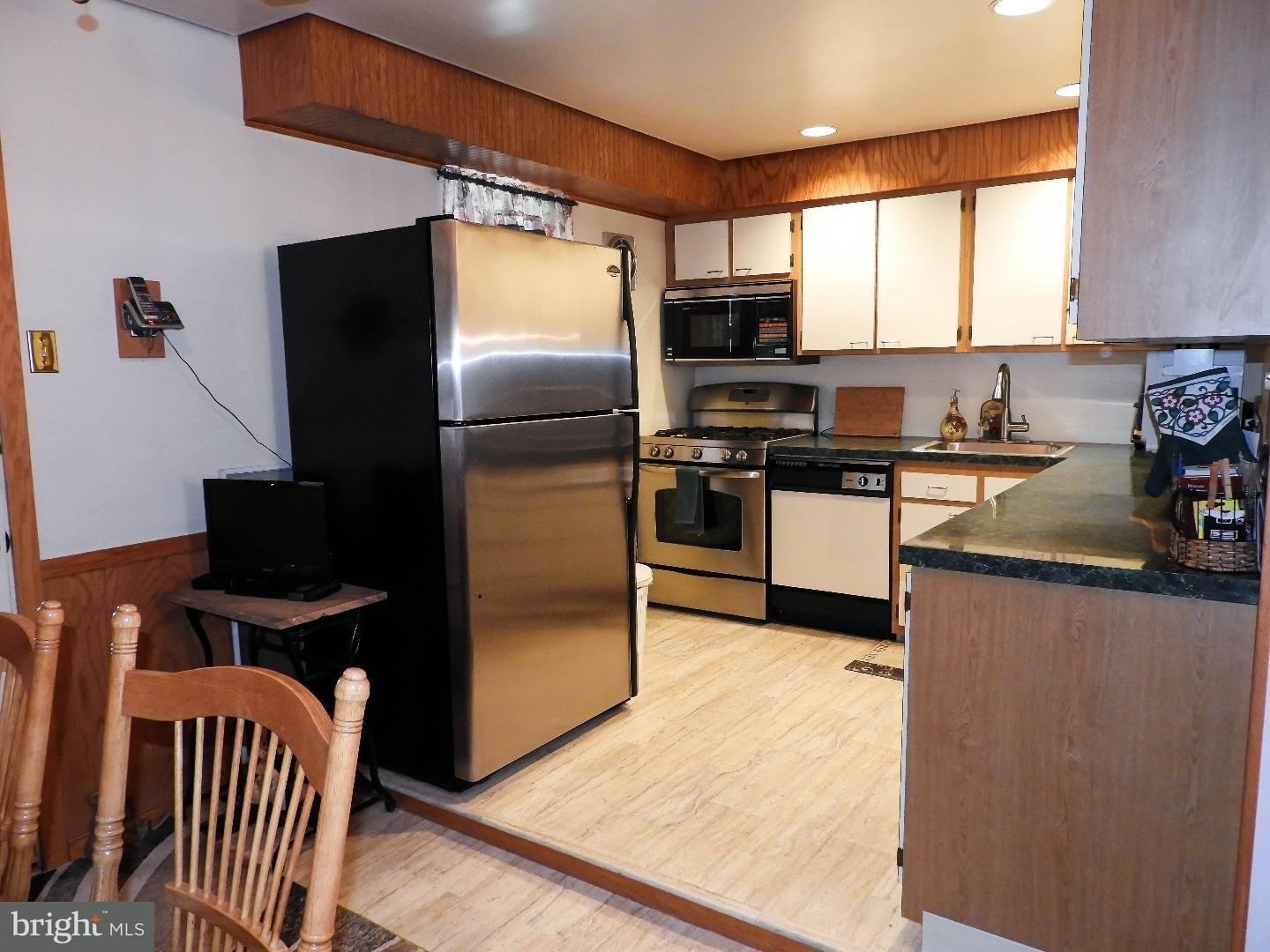 3592 Dows Road Philadelphia, PA 19154 - Photo 16 of 20 Kitchen