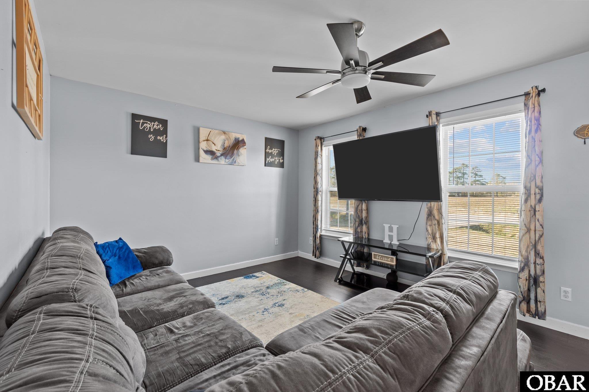 1270 Sound Side Road Columbia, NC 27925 - Photo 8 of 40 Living Room