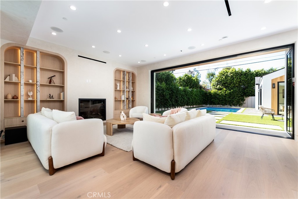 16749 Addison Street Encino, CA 91436 - Photo 4 of 52
