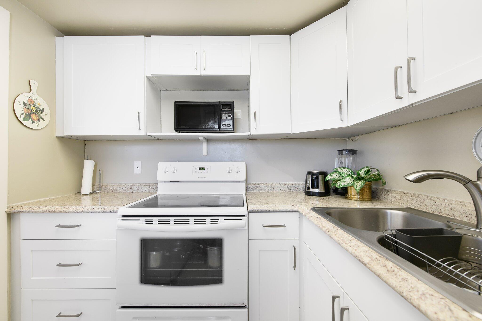 300 Northeast 20th Street, Unit 4040 Boca Raton, FL 33431 - Photo 8 of 19 8-web-or-mls-DSC_4425