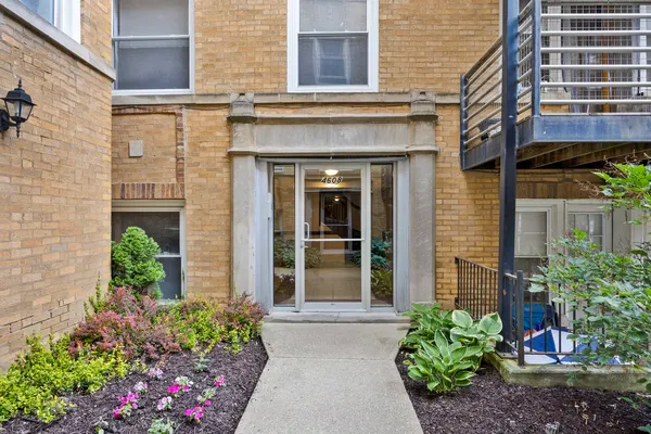 $230,000 | 4608 North Monticello Avenue, Unit 1W, Chicago, IL 60625