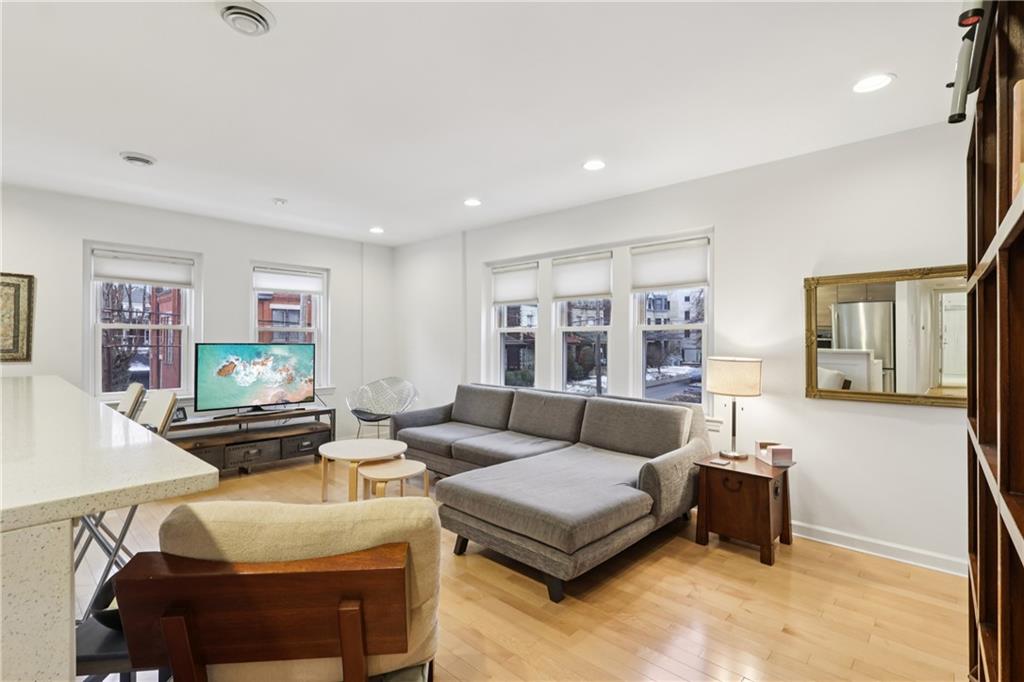 600 South Negley Avenue, Unit 16 Pittsburgh, PA 15232 - Photo 6 of 22 a living room with furniture and a flat screen tv