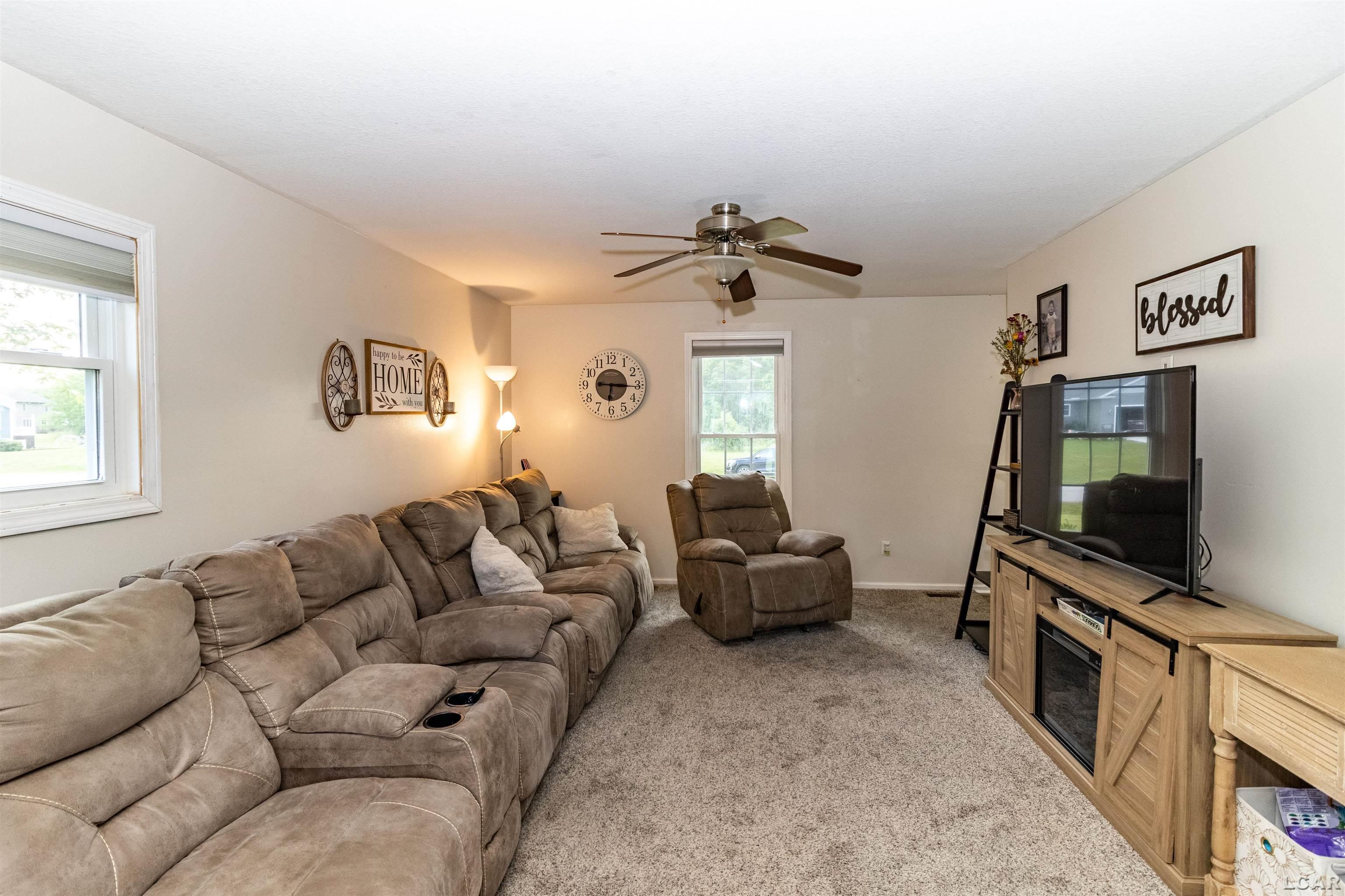 3193 Beaver Creek Ridge Adrian, MI 49221 - Photo 6 of 30 50180335-30749bb0-ac88-4219-9f25-b38b2c054f87.JPG
