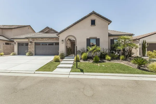 $1,350,000 | 11609 North Sandy Par Drive, Fresno, CA 93730