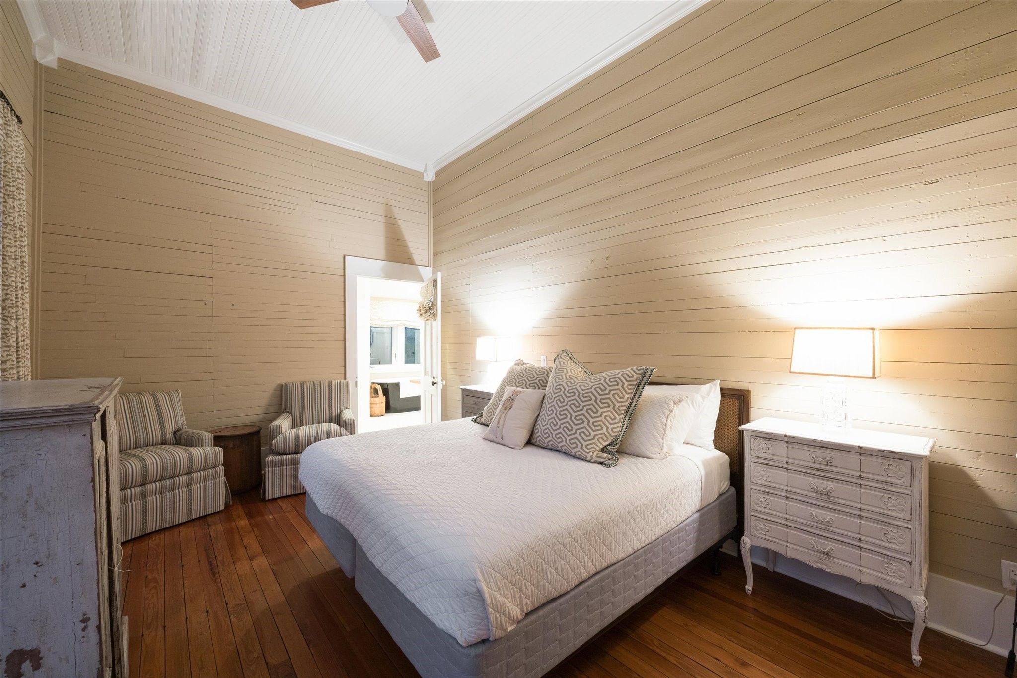 895 South Weyand Road Round Top, TX 78954 - Photo 14 of 37 1st floor Primary Bedroom (11x19)