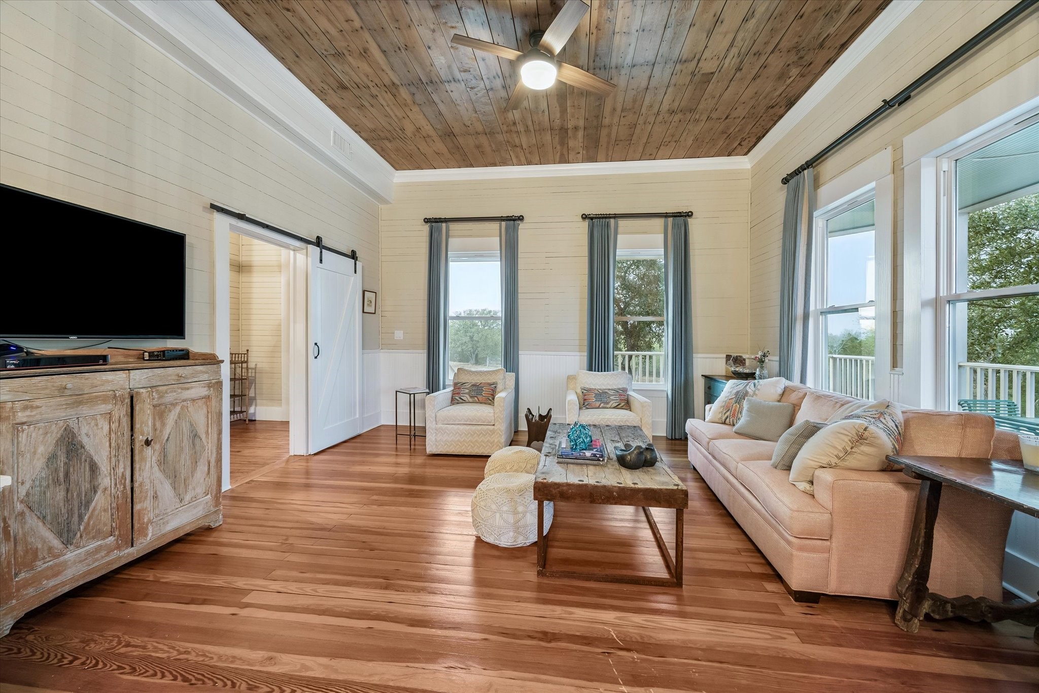 895 South Weyand Road Round Top, TX 78954 - Photo 18 of 37