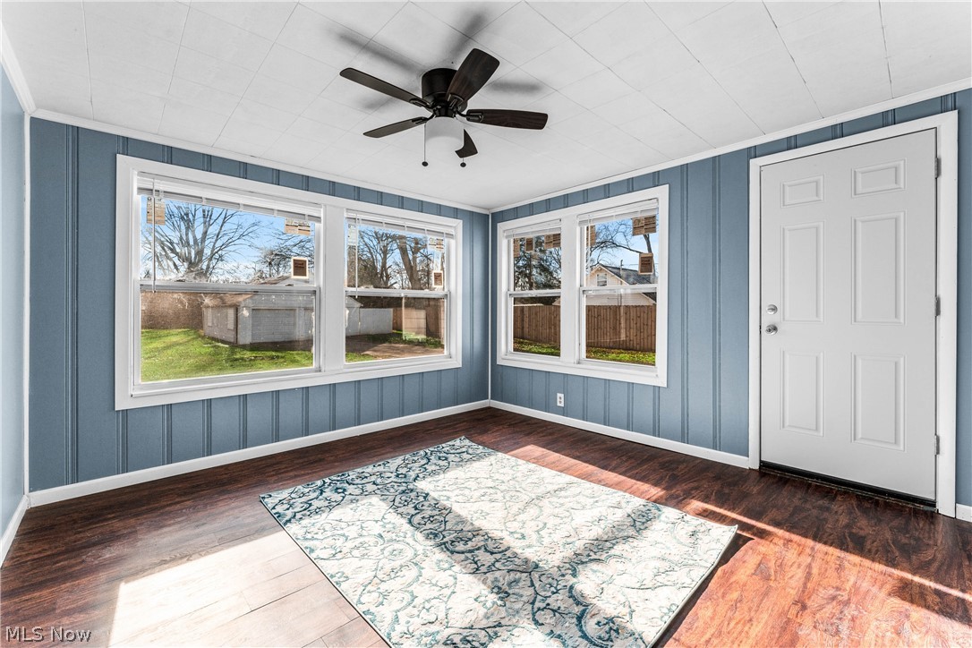 893 Mathews Road Youngstown, OH 44512 - Photo 17 of 35 back sitting room off kitchen