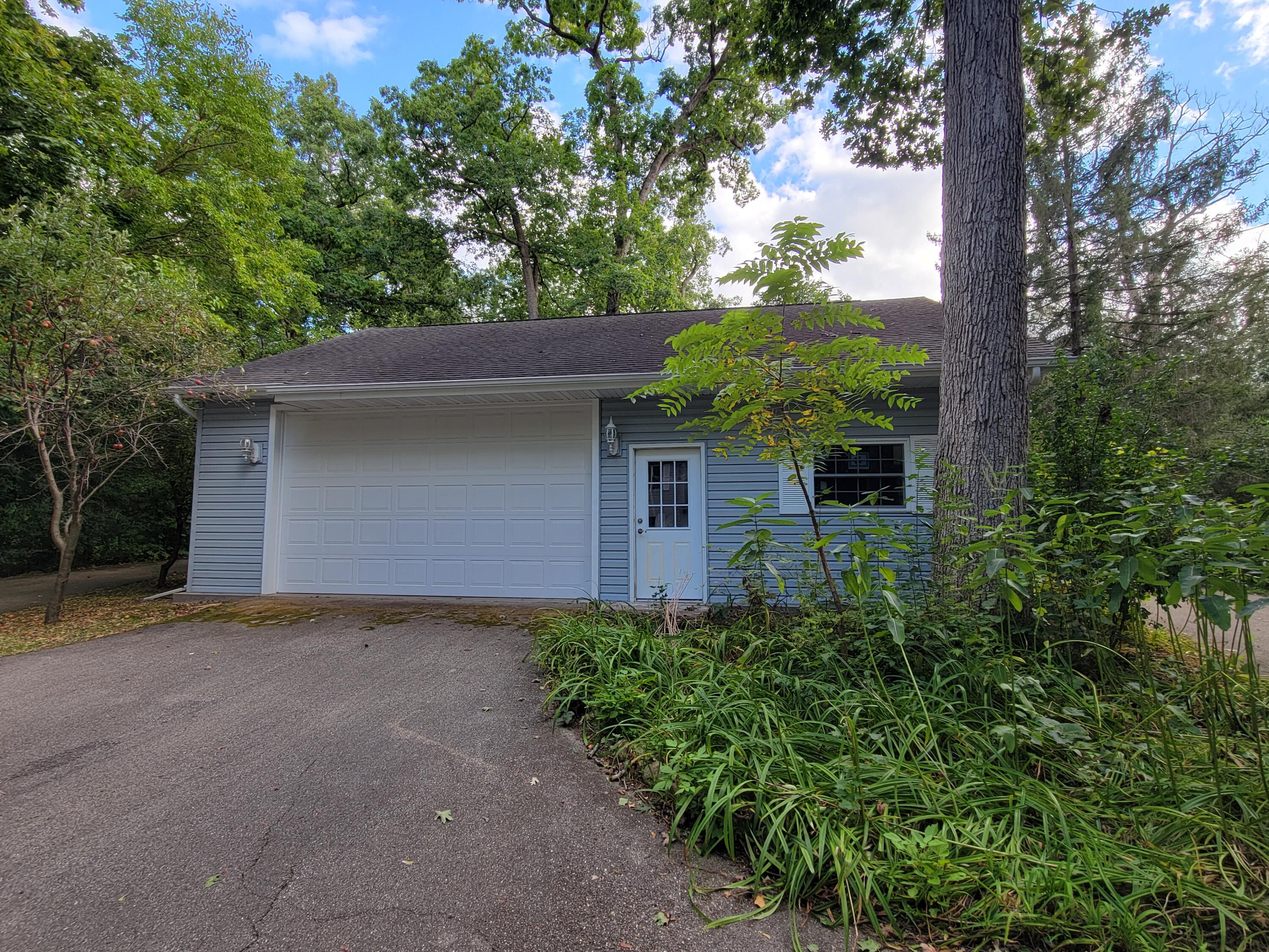 3505 South Shore Drive Delavan, WI 53115 - Photo 10 of 12 Existing Garage