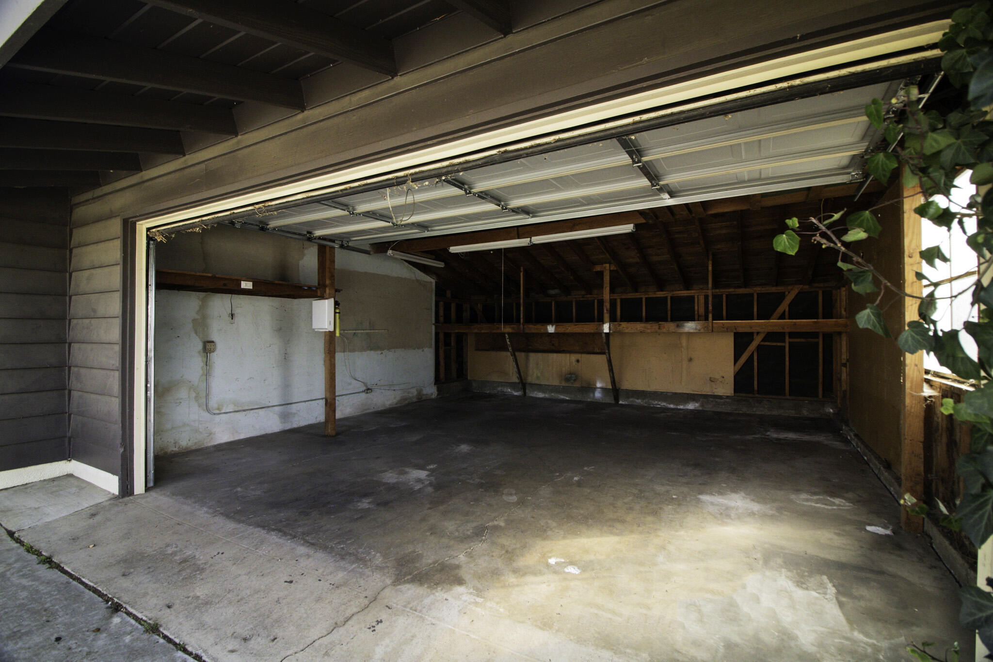 43744 Gadsden Avenue Lancaster, CA 93534 - Photo 26 of 29 garage_1 vers A