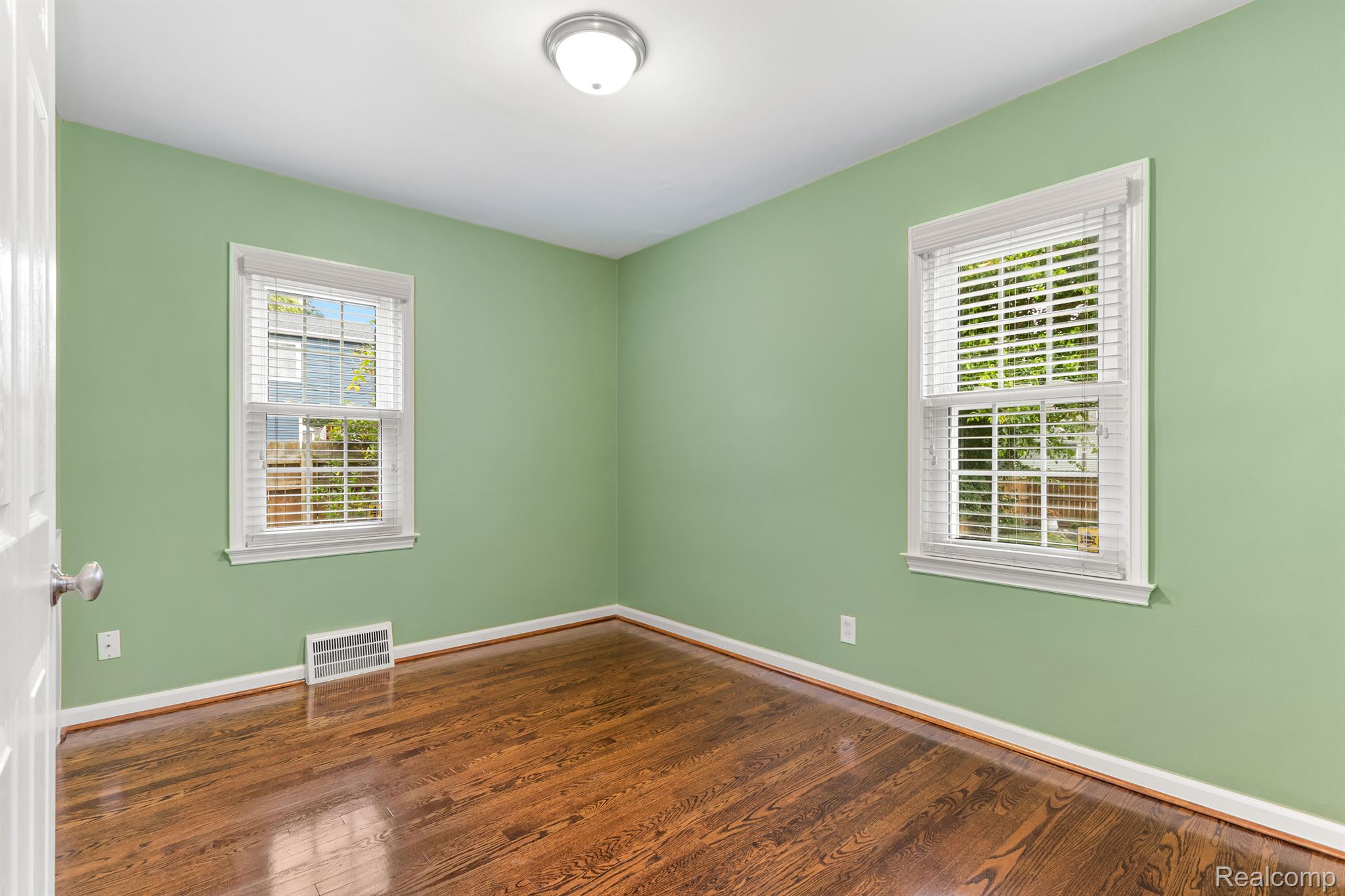 2756 Cumberland Road Berkley, MI 48072 - Photo 16 of 31 Gallery Image 16