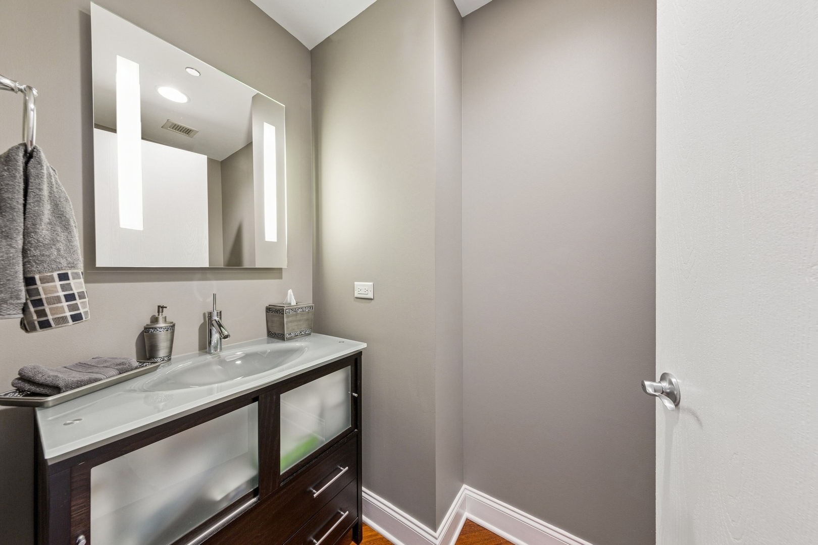 333 North Canal Street, Unit 2505 Chicago, IL 60606 - Photo 12 of 17 a bathroom with a sink and a mirror