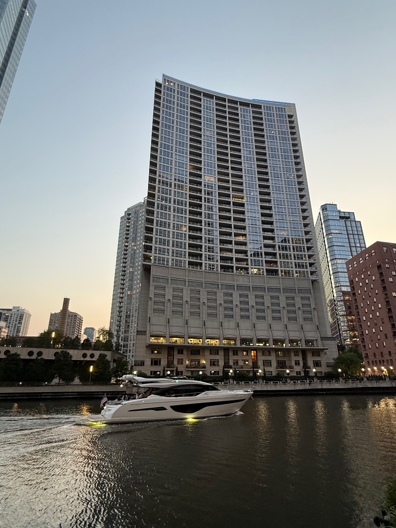 333 North Canal Street, Unit 2505 Chicago, IL 60606 - Photo 16 of 17 a view of a large building with a lake