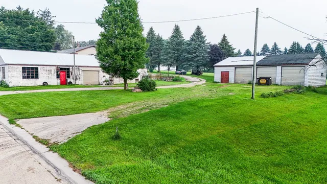 a view of a house with a backyard