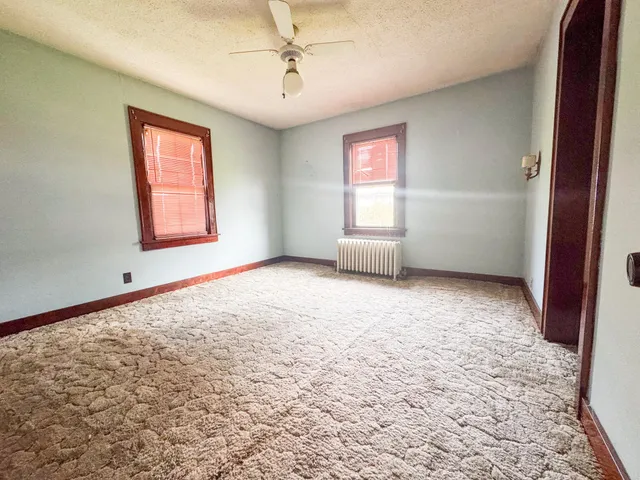 a view of empty room with window