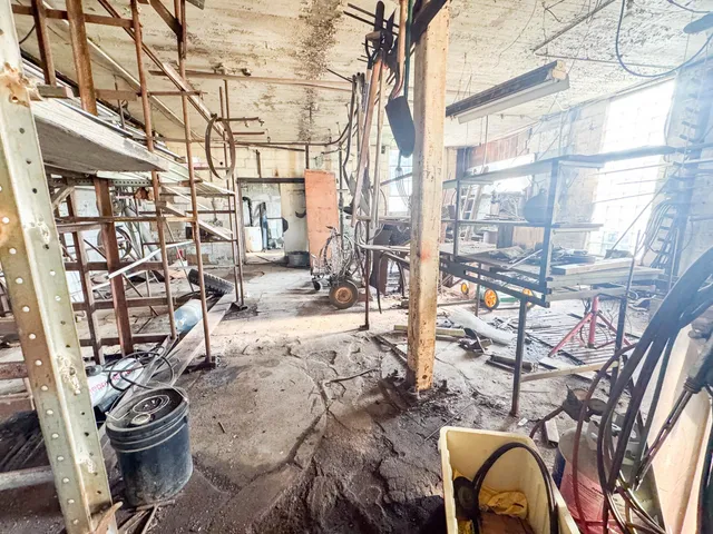 a view of a yard with sitting area