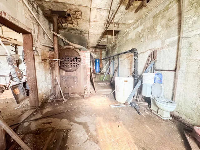 a view of a storage & utility room