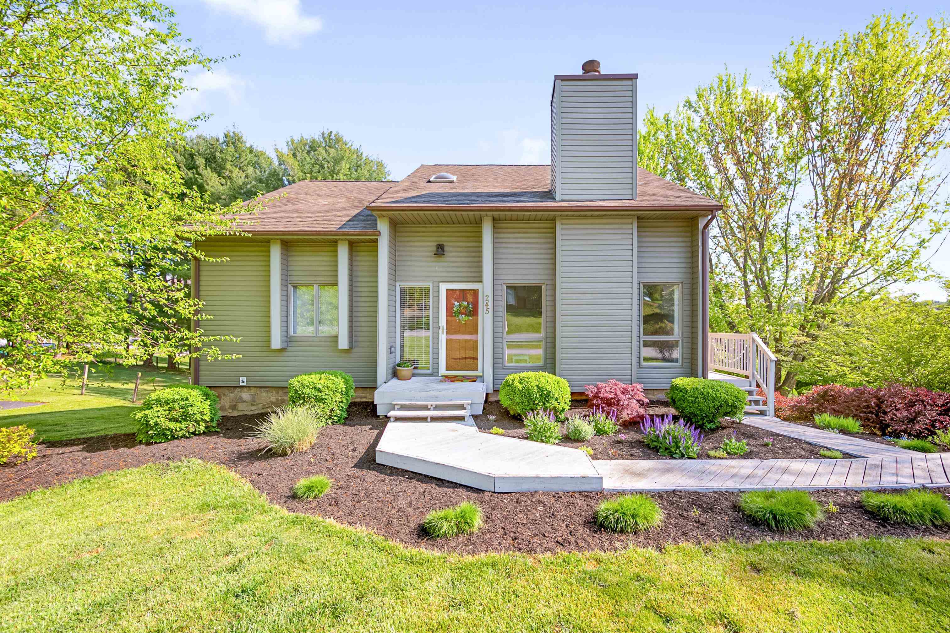 245 East Windmill Ridge Road Northwest Christiansburg, VA 24073 - Photo 3 of 71 Gallery Image 3