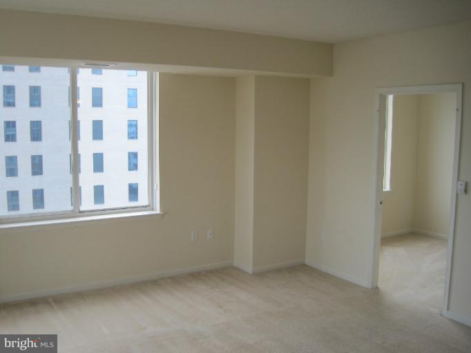 930 Wayne Avenue, Unit 803 Silver Spring, MD 20910 - Photo 3 of 18 Family Room