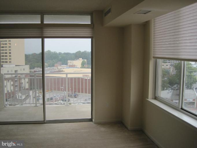 930 Wayne Avenue, Unit 803 Silver Spring, MD 20910 - Photo 5 of 18 Family Room
