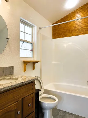 $299,900 | 5055 New Highway 68, Madisonville, TN 37354