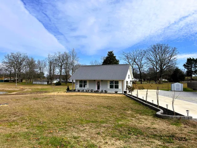 $299,900 | 5055 New Highway 68, Madisonville, TN 37354