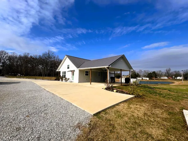 $299,900 | 5055 New Highway 68, Madisonville, TN 37354