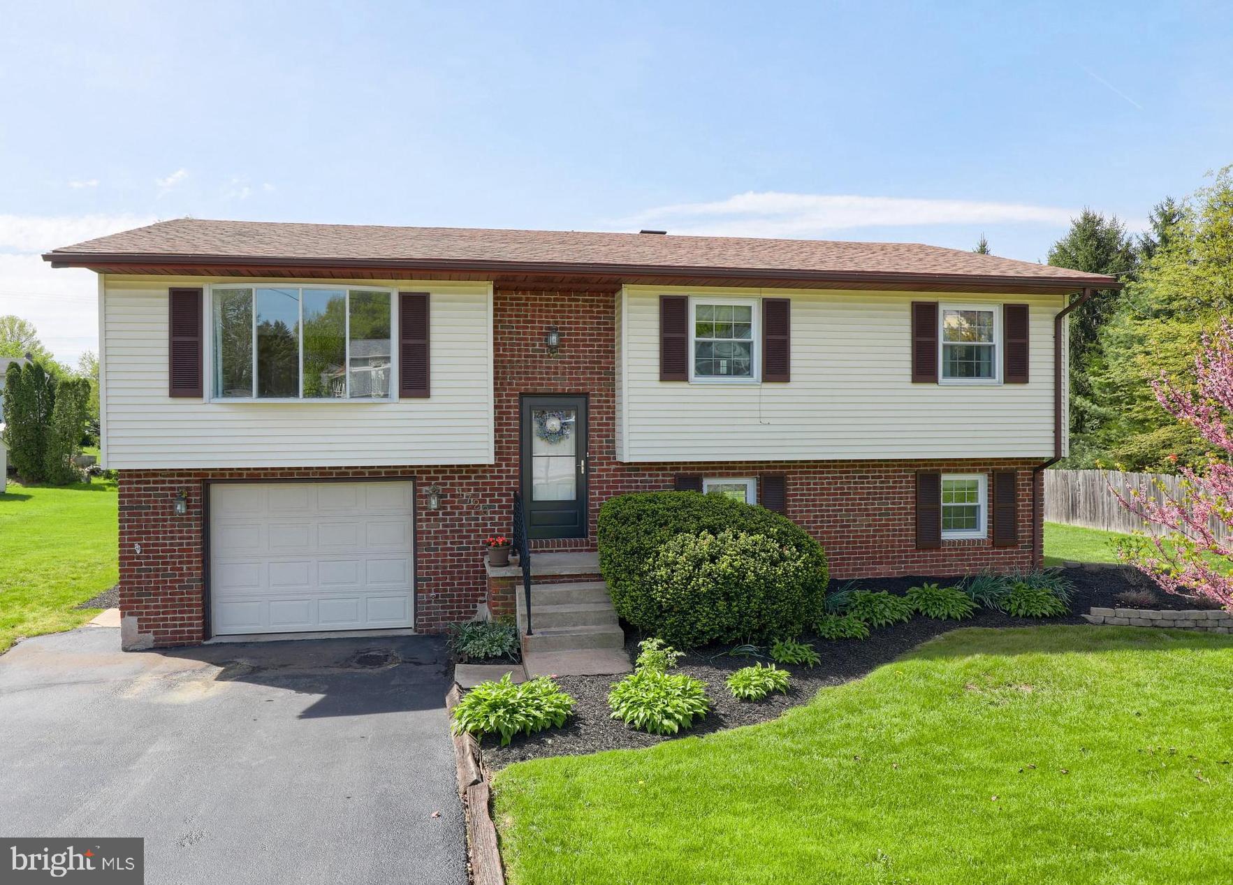 1720 Topaz Road York, PA 17408 - Photo 1 of 32 Gallery Image 1