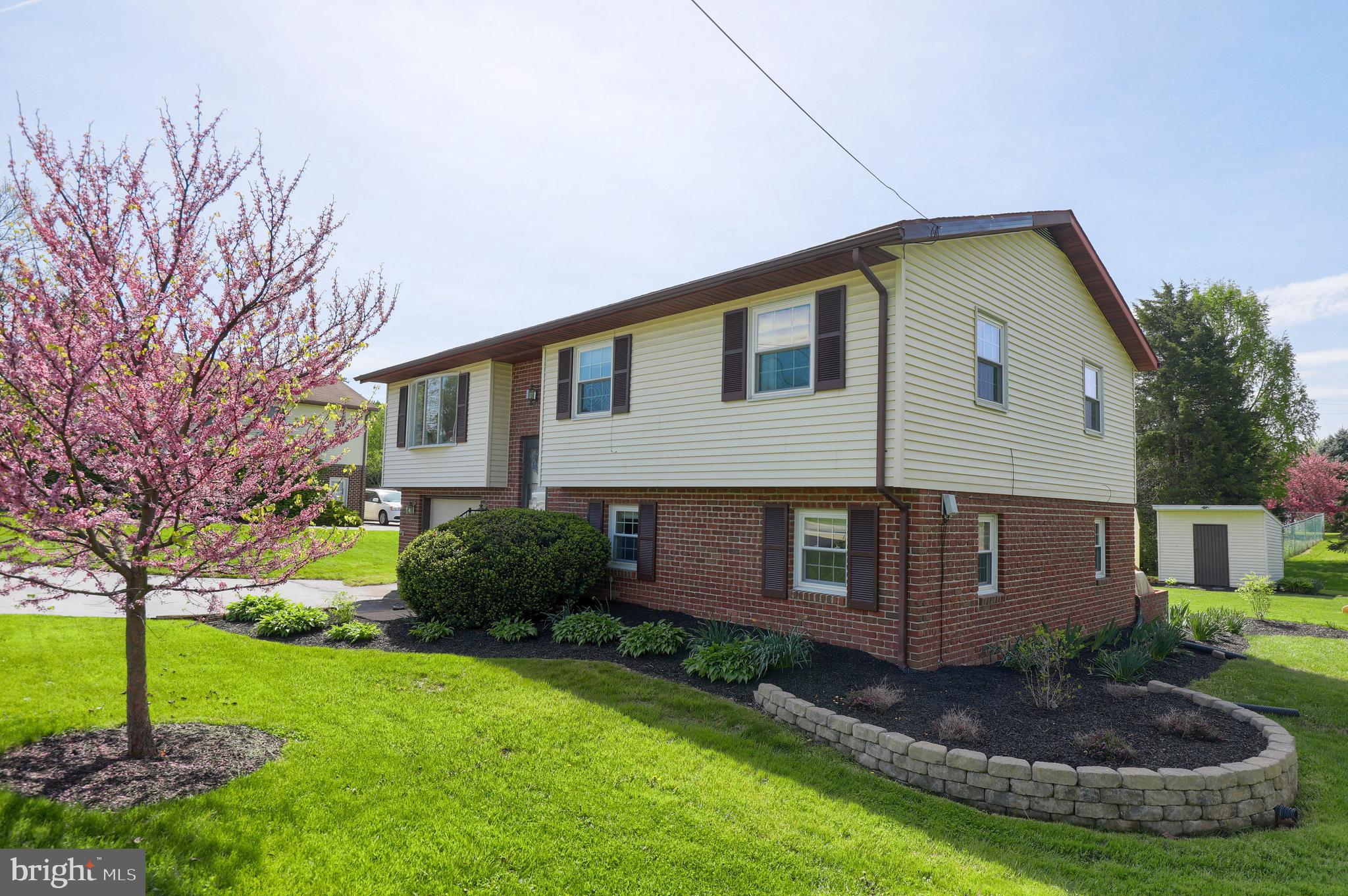 1720 Topaz Road York, PA 17408 - Photo 2 of 32 Gallery Image 2