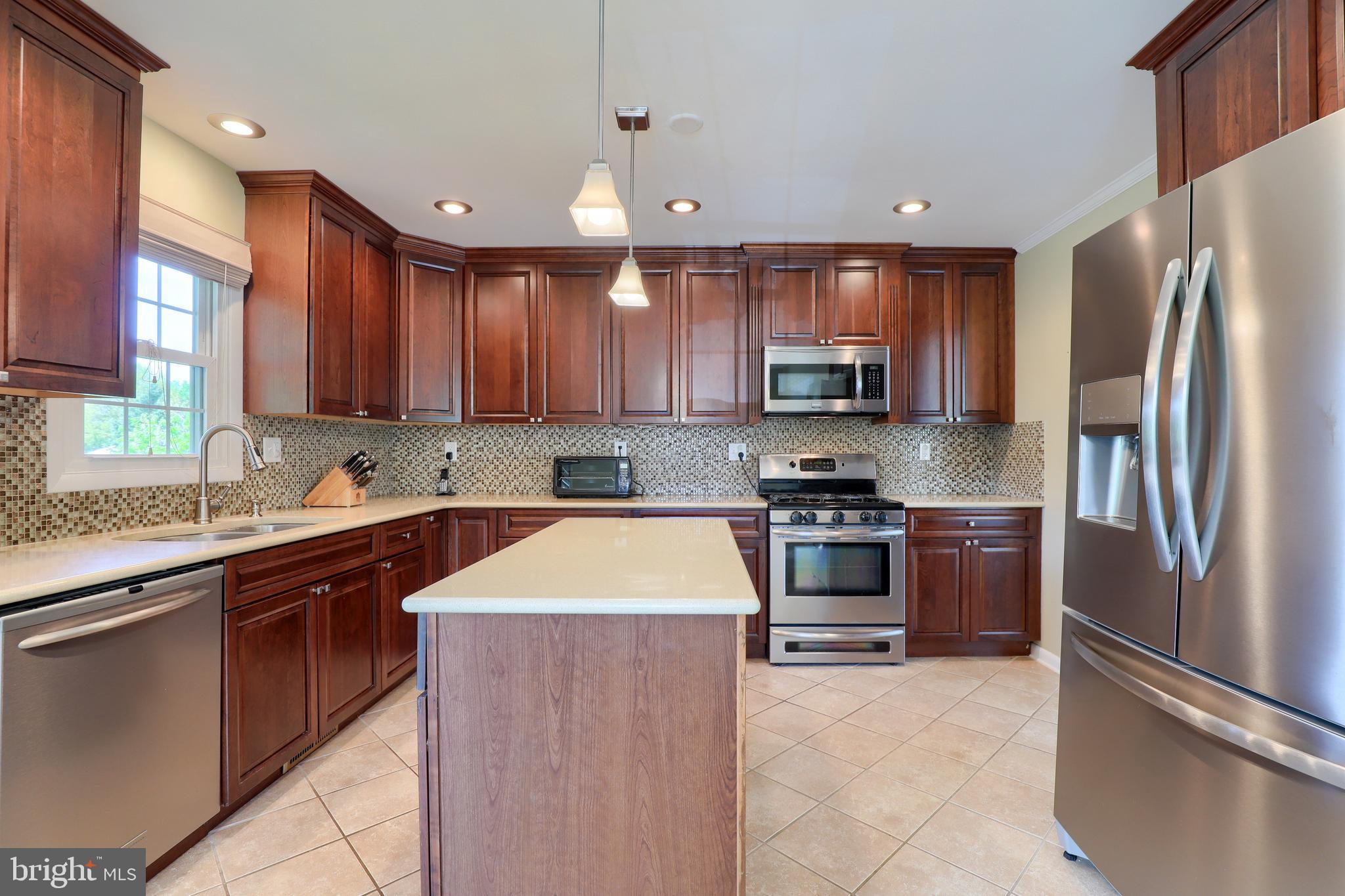 1720 Topaz Road York, PA 17408 - Photo 6 of 32 Gallery Image 6
