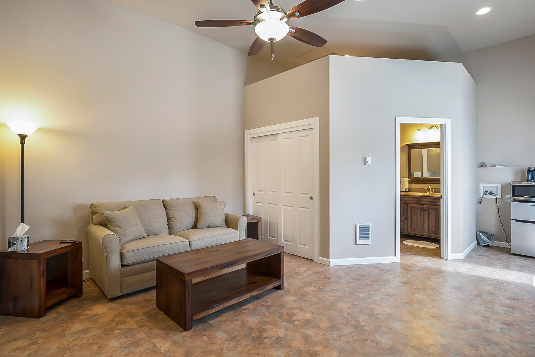 61030 Jennings Road Bend, OR 97702 - Photo 60 of 76 Guest Suite in Shop