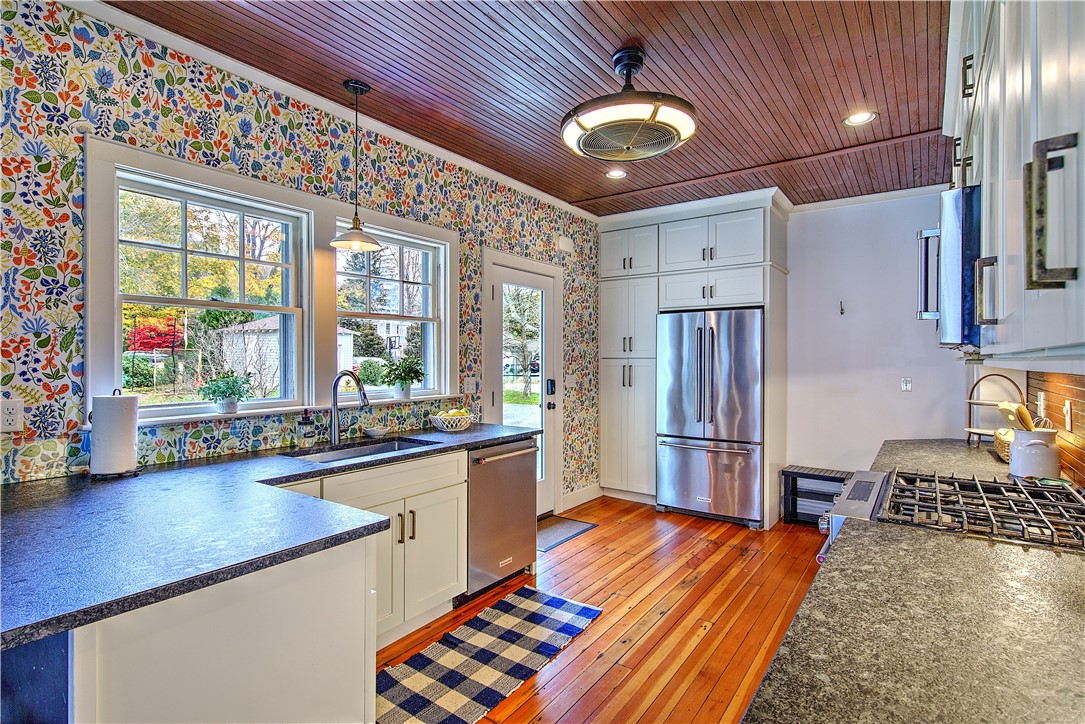 61 Mulberry Road Bristol, RI 02809 - Photo 11 of 41