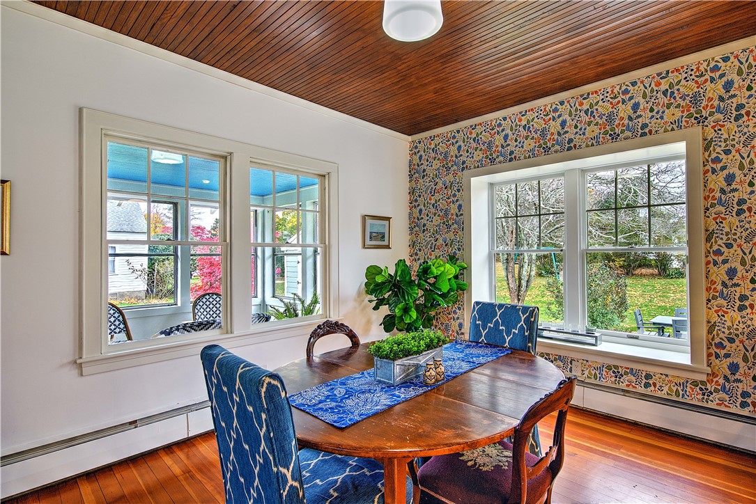 61 Mulberry Road Bristol, RI 02809 - Photo 9 of 41 Dining Area
