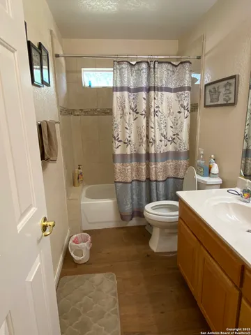 $535,000 | 220 South Wind Drive, Lytle, TX 78052