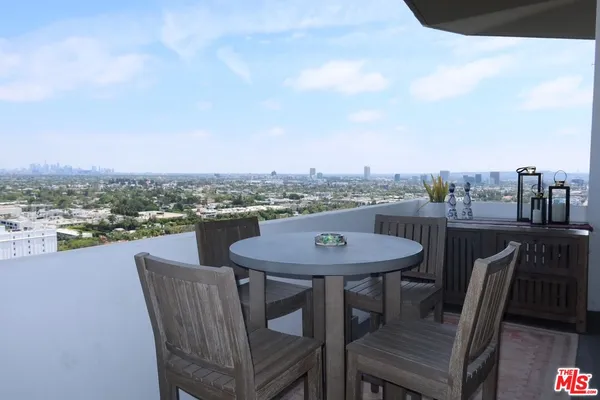 $8,000 | 1155 North La Cienega Boulevard, Unit 6, West Hollywood, CA 90069