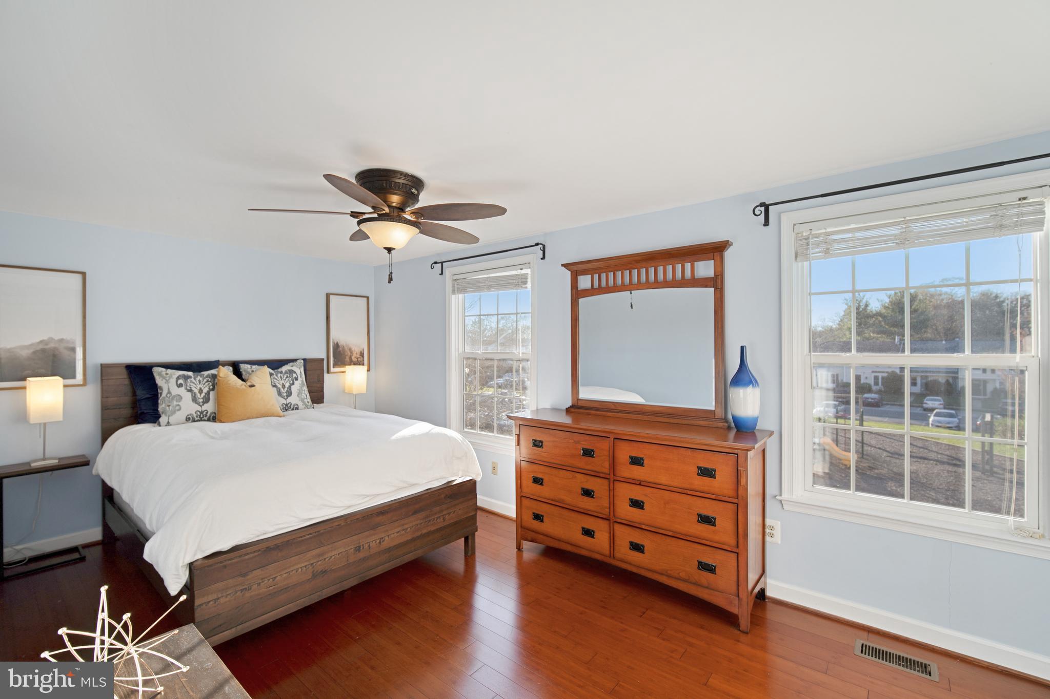 6921 Villa-Del-Rey Court Springfield, VA 22150 - Photo 5 of 28 Master bedroom with hardwood floors.