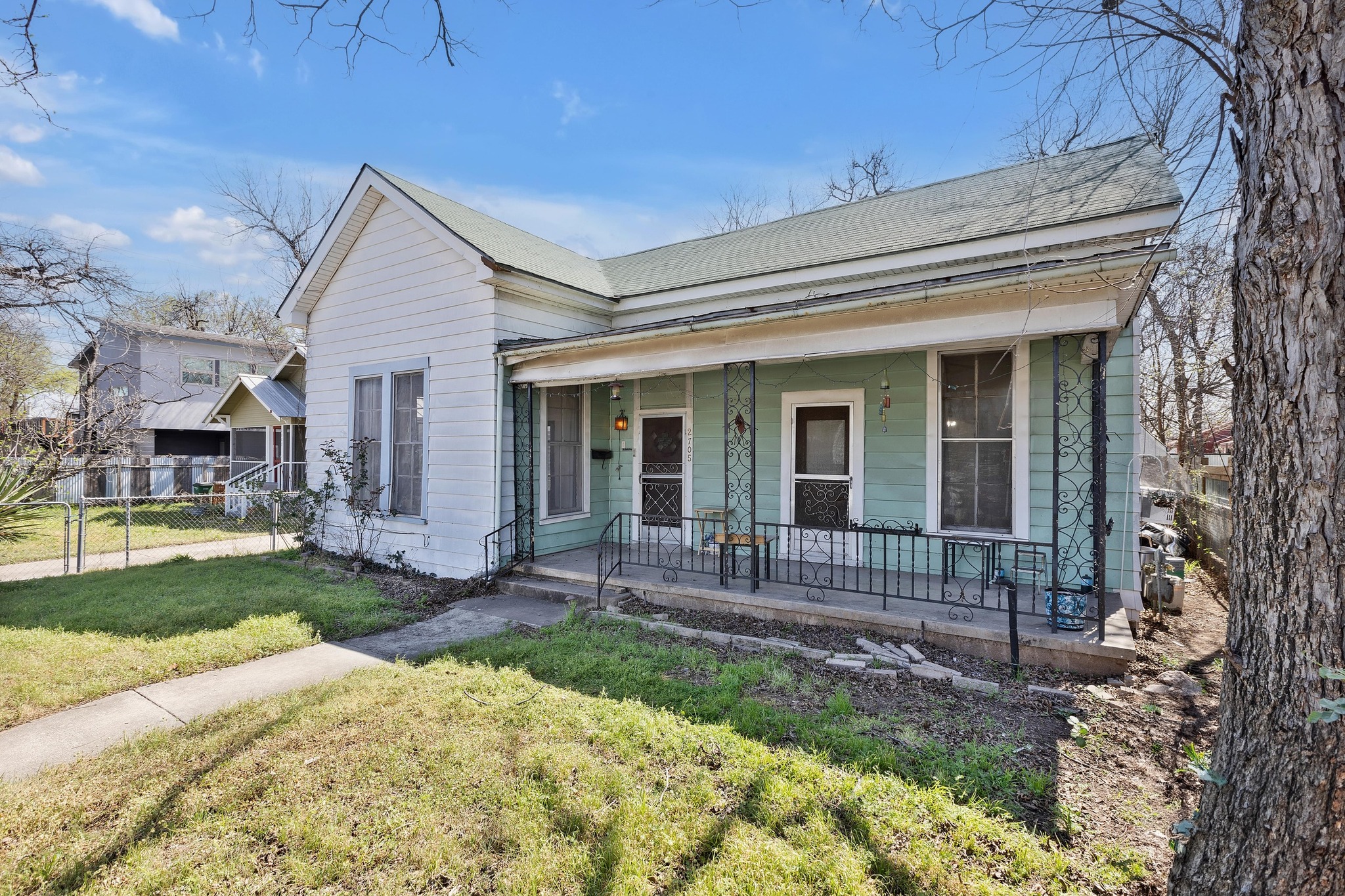 This 1930s East Austin original puts you right in the middle of everything