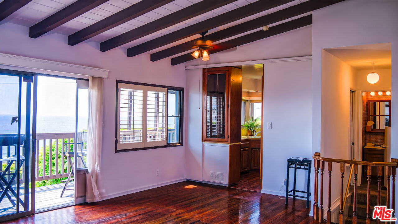7505 Rindge Avenue Playa del Rey, CA 90293 - Photo 12 of 29 a view of an front door