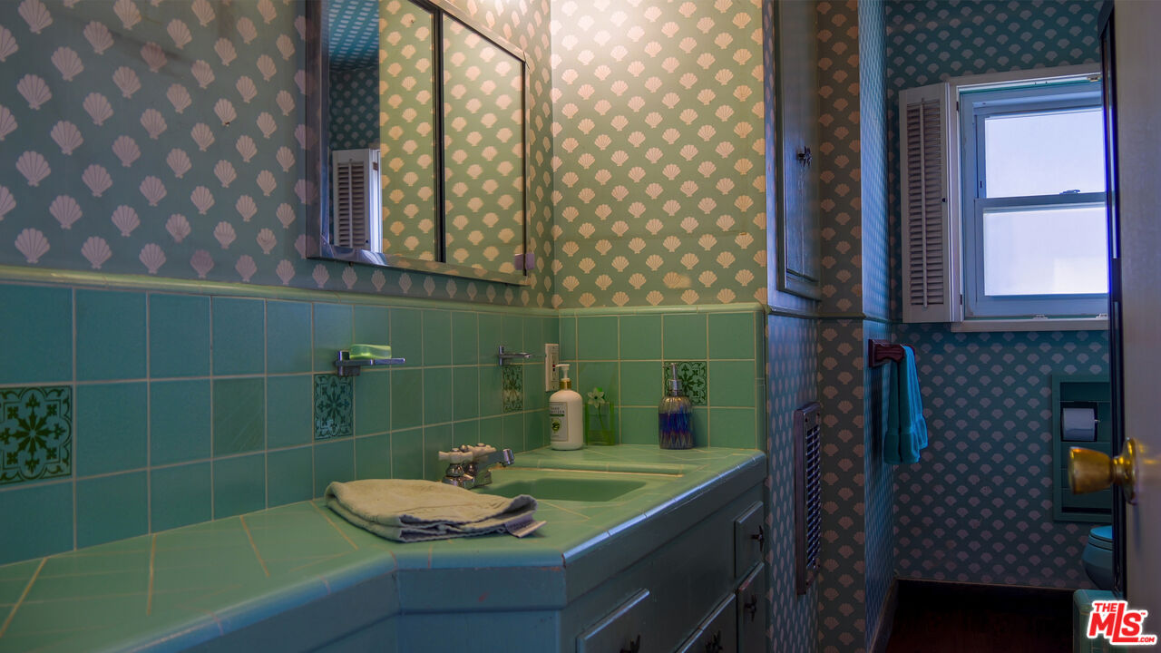7505 Rindge Avenue Playa del Rey, CA 90293 - Photo 20 of 29 a bathroom with a sink a toilet and mirror