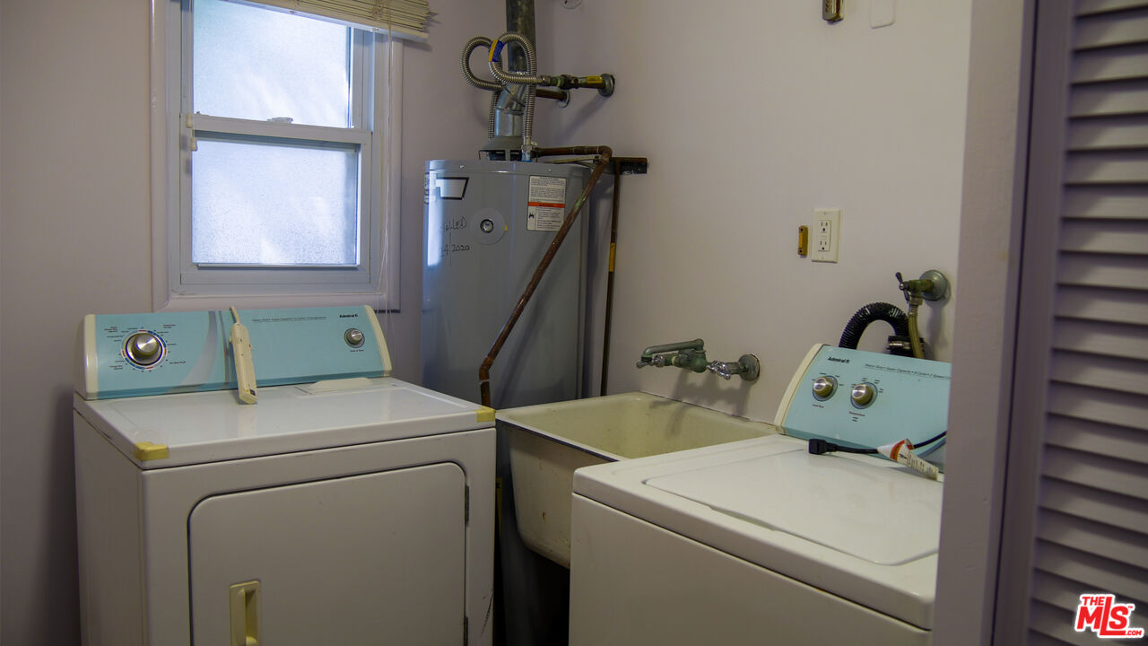 7505 Rindge Avenue Playa del Rey, CA 90293 - Photo 23 of 29 a utility room with dryer and washer